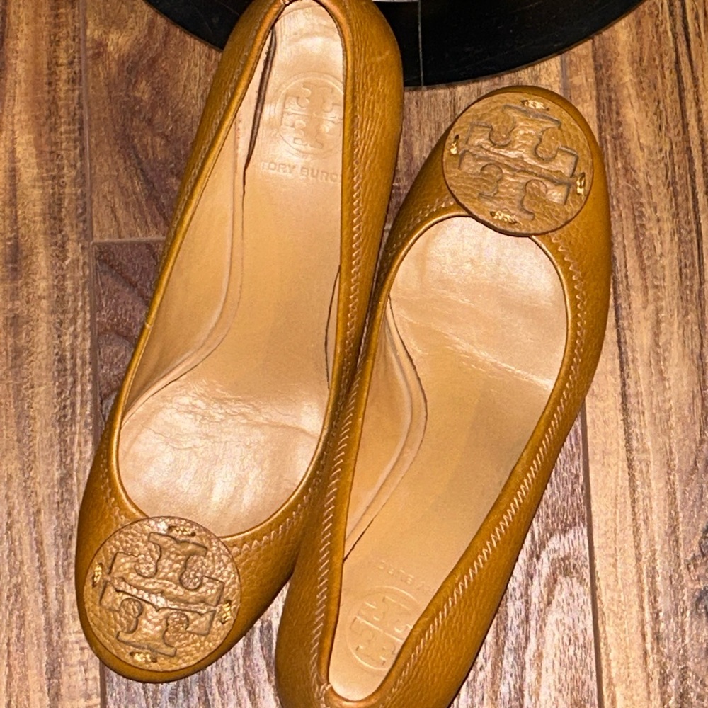 Tory Burch size 9 Sally Wedge